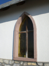  pietra tipo porfido che contorna la porta e le due finestre