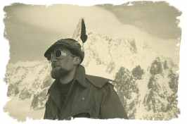 Intermezzo escursionistico - Agosto -Settembre - 1953 -- I primi contatti col gruppo del Monte Bianco, ...la famosa Aiguille du Midi  che copro con la mia penna.