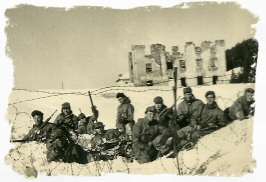 Manovra a fuoco a Monte Croce di Comelico - invernu 1954 -- Preparazione della zona di manovra