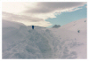In marcia nelle trincee scavate nella neve dai muli e dagli alpini sullo sfondo il Sass Putia C I 72-73
